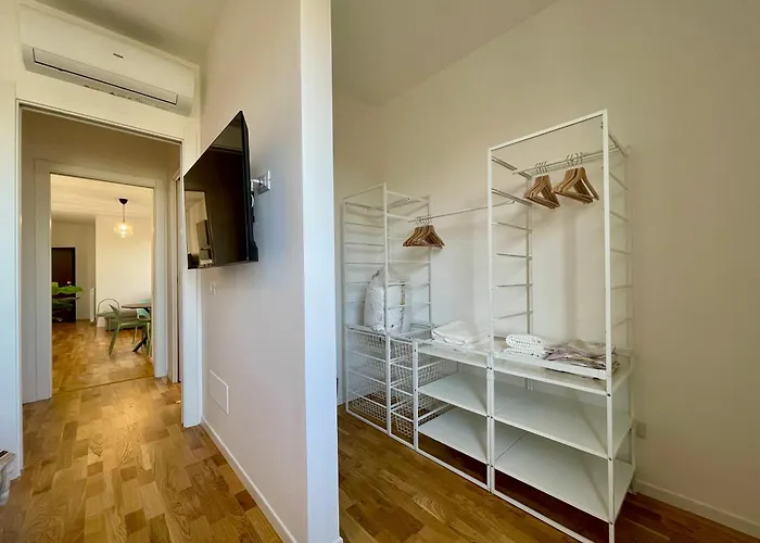 Metro Marconi - Quarter Apartment *